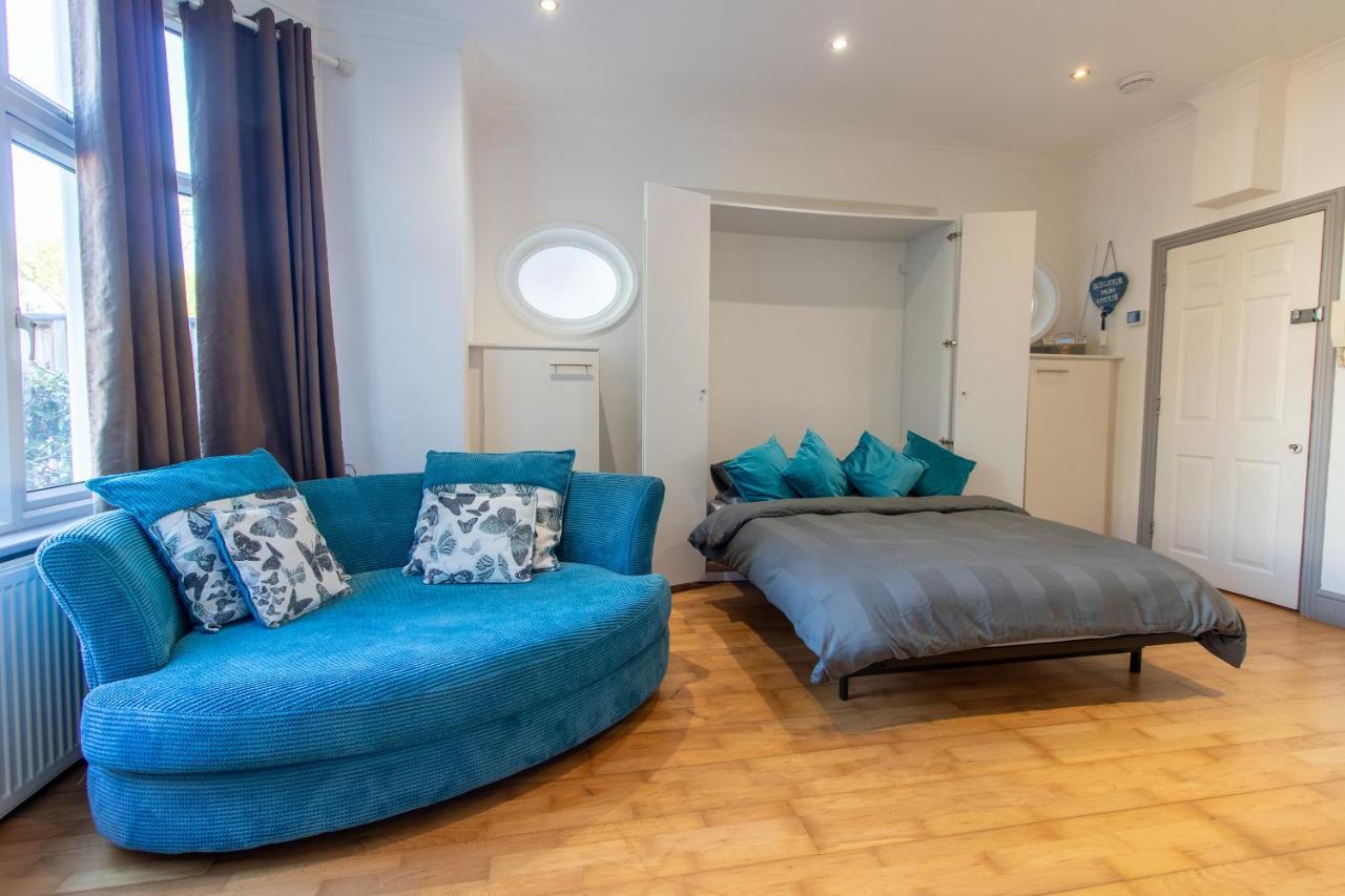 Spacious And Light Flat In Clapham Лондон Екстер'єр фото
