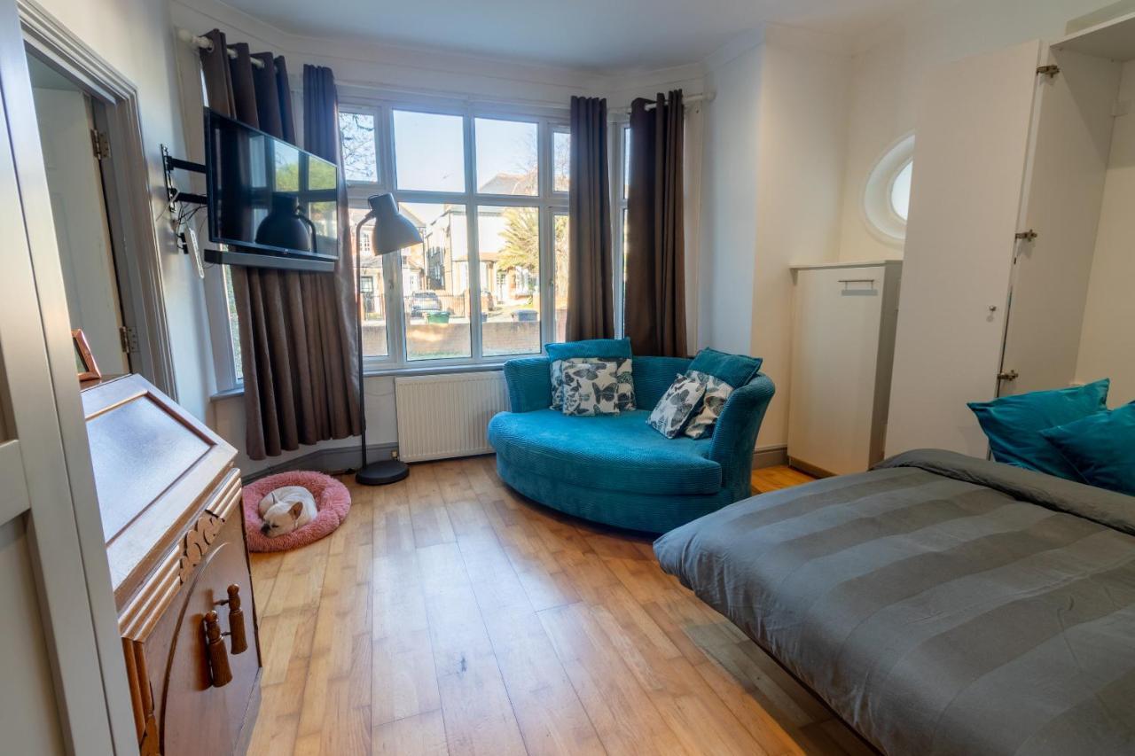 Spacious And Light Flat In Clapham Лондон Екстер'єр фото